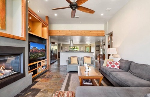 West Sedona House | Beauty and the Beast Stunning Home, Stunning Views, Walk to Town Weekly Discount