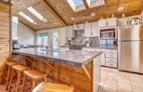 Lincoln City House | Beauty with Ocean View, Skylights, King Suite, Bonus Room Half Block to Beach!
