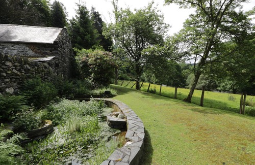 Betws-Y-Coed Cottage | BEAVER GROVE COTTAGE, pet friendly, with open fire in Betws-Y-Coed