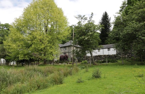Betws-Y-Coed Cottage | BEAVER GROVE COTTAGE, pet friendly, with open fire in Betws-Y-Coed