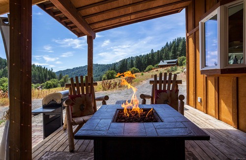 Leavenworth Cabin | Beaver Hill Cabin-View, Hot Tub, Propane Firepit