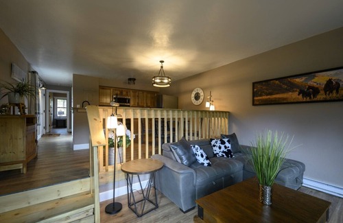 Crystal Lake Hotel | Beaver Meadows Resort Ranch