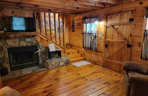 Broken Bow Cabin | Beavers Hideaway: Sleeps 6