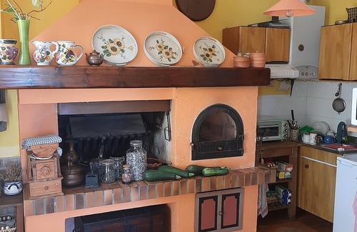 Casale Corte Cerro Bed & Breakfast | Bed and Breakfast 'Sorgiva' with Lake View, Shared Garden and Wi-Fi