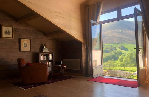 Iholdy Bed & Breakfast | Bed and Breakfast 'Barukia' with Private Garden and Wi-Fi