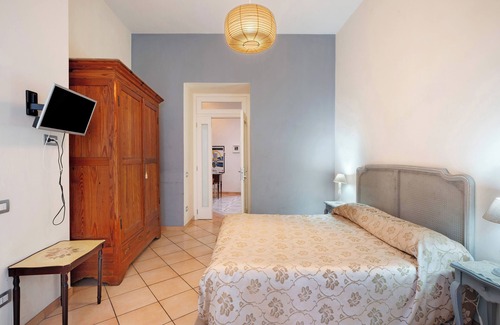 Salerno Bed & Breakfast | Bed and Breakfast 'Camera Matrimoniale' with Balcony, Wi-Fi and Air Conditioning