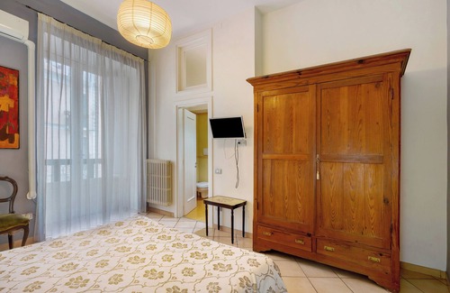 Salerno Bed & Breakfast | Bed and Breakfast 'Camera Matrimoniale' with Balcony, Wi-Fi and Air Conditioning
