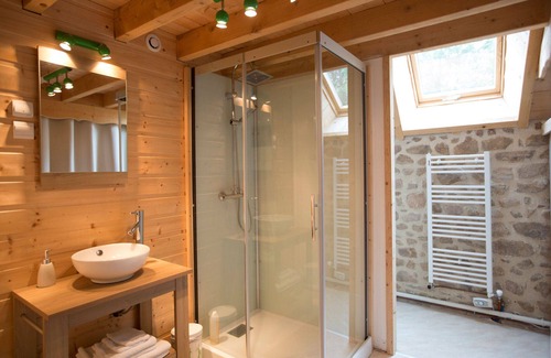 Naillat House | Bed and breakfast LA SUITE MARY CASSAT capacity 2 pers. Lounge and herbal tea room.