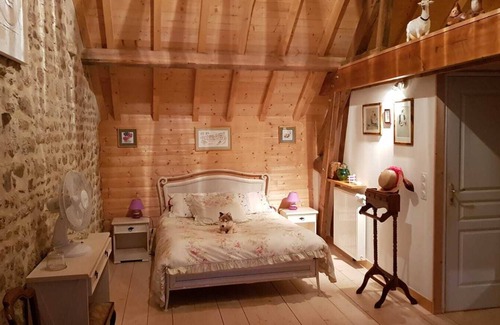 Naillat House | Bed and breakfast LA SUITE MARY CASSAT capacity 2 pers. Lounge and herbal tea room.