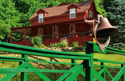 Roan Mountain Bed & Breakfast | Bed and Breakfast in the mountains