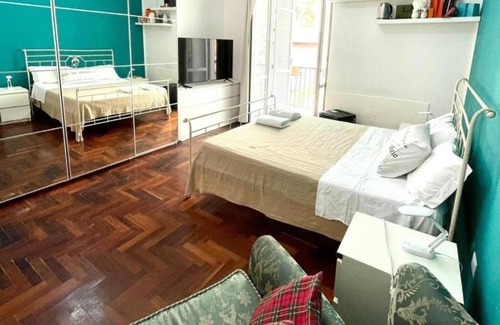 Posillipo Bed & Breakfast | Bed and Breakfast 'Vista Mare' with Sea View, Wi-Fi and Air Conditioning