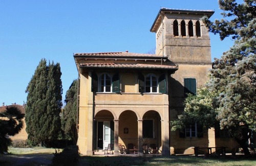 Fauglia Apartment | Bed & Breakfast Beautiful room in a Tuscan villa