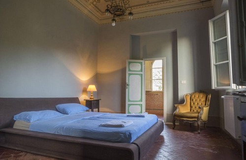 Fauglia Apartment | Bed & Breakfast Beautiful room in a Tuscan villa
