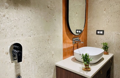 Malviya Nagar Hotel | BedChambers Saket,nDeluxe