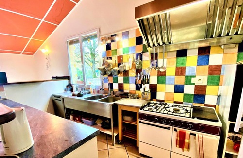 Villeneuve-de-Berg Bed & Breakfast | Bedroom 1 to 2p. self-catering, Park, Kitchen/dining room