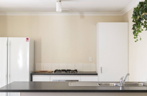 Midland Bed & Breakfast | Bedroom 3: Free WIFI, 2 Single Beds, Ceiling Fan