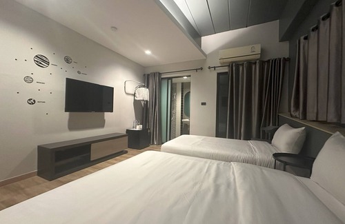 Srisa Chorakhe Noi Hotel | Bedroom at Suvarnabhumi Airport