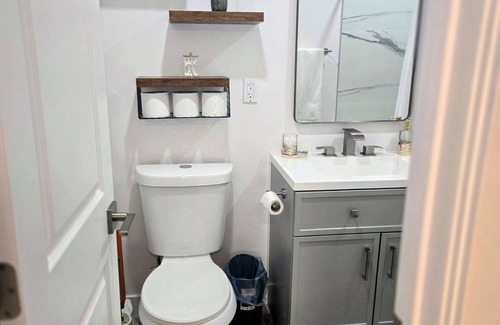 Rolando Park House | Bedroom with Private Bathroom and Queen Size Bed.