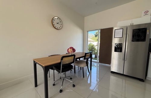 Gladeview House | Bee Our Guest-Free Parking-Private Fence/Turf Patio-Grill-Fire Pit
