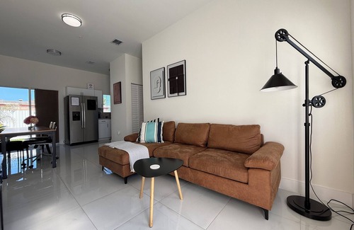 Gladeview House | Bee Our Guest-Free Parking-Private Fence/Turf Patio-Grill-Fire Pit