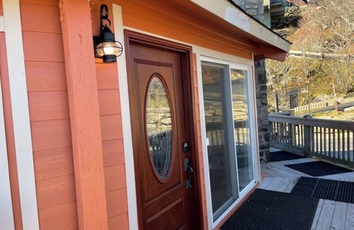 Banner Elk Ski Chalet | Beech Mountain Ski-in/Ski-out with awesome deck views.