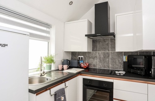 Prestatyn Cottage | BEECHES BACH, with hot tub in Prestatyn