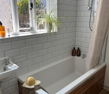 Beccles House | Beehive Cottage