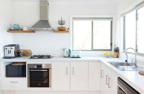 Inverloch House | Beilby Inlet Views - 2 minute walk to Beach