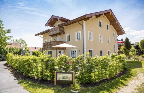 Truchlaching Apartment | "Beim Plößl" Dorfblick