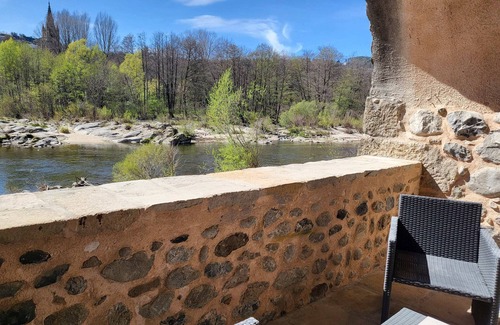 Aubenas Apartment | Bel Appartement en sud Ardèche au Bord de la Rivière