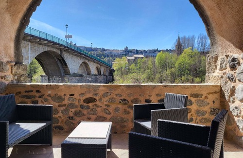 Aubenas Apartment | Bel Appartement en sud Ardèche au Bord de la Rivière