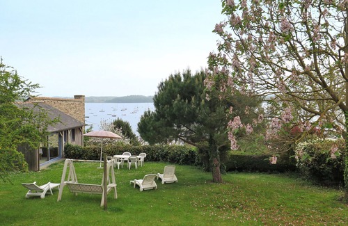 Saint-Suliac House | Bella Vista by Interhome