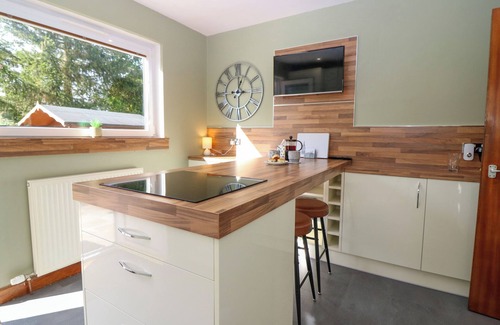 Perth Cottage | BELLE A'RON, family friendly, with a garden in Perth