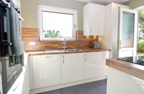 Perth Cottage | BELLE A'RON, family friendly, with a garden in Perth