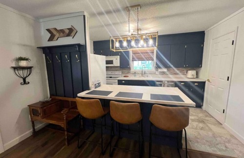 Greers Ferry House | Belle Maison, Heart of Greers Ferry Lake Area, Extended Stays Welcome