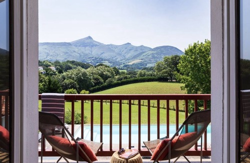Urrugne House | Belle Maison vue sur la Rhune