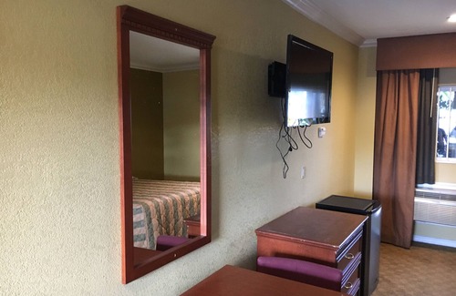 Bellflower Hotel | Bellflower Travel Inn