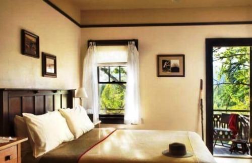 West Glacier Hotel | Belton Chalet