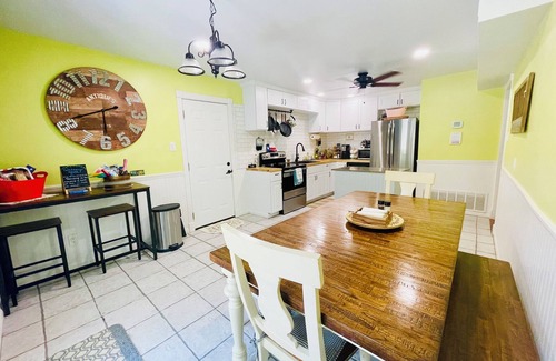 Belton House | Belton Lake House Gem!π3 min. to lakefront, fire pit, rec rm, no cleaning fee!