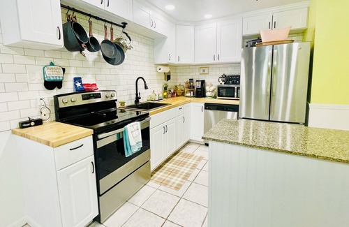 Belton House | Belton Lake House Gem!π3 min. to lakefront, fire pit, rec rm, no cleaning fee!