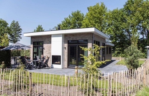 Cromvoirt Ski Chalet | ✓ Belvedere at Résidence de Leuvert ✓ Holiday home for six persons ✓ Situated close to 's Hertogenbosch (North Brabant) ✓ Near De IJzeren Man ✓ Book directly at the park
