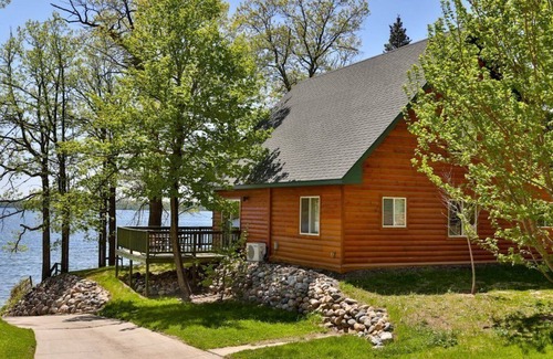 Puposky Cabin | Bemidji Lakefront Getaway - Private Beach & Resort Amenities
