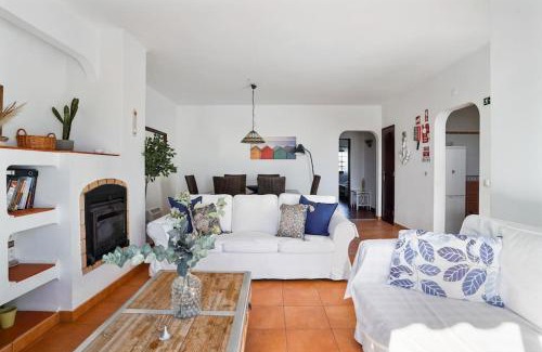 Lagoa e Carvoeiro Apartment | Benagil sea-view apartment Neptuno 4
