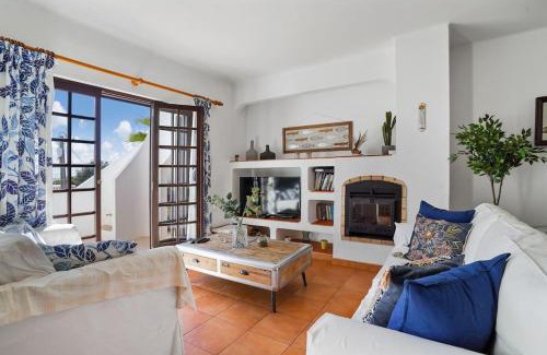 Lagoa e Carvoeiro Apartment | Benagil sea-view apartment Neptuno 4