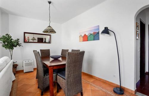 Lagoa e Carvoeiro Apartment | Benagil sea-view apartment Neptuno 4