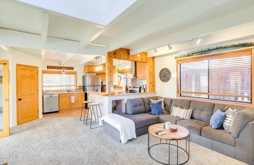Deschutes River Woods House | Bend Home w/Fire Pit, 4 Mi to High Desert Museum!