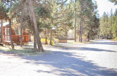 Three Rivers Resort | Bend-Sunriver Camping Resort Two-Bedroom Cabin 5