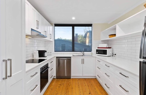 Bendalong House | Bendalong Beachside has ocean glimpses