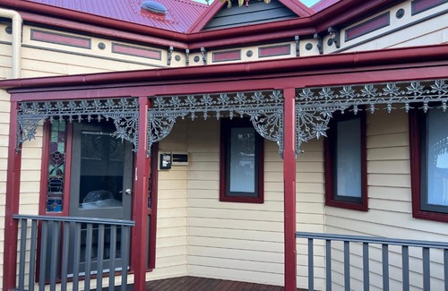 Golden Square Hotel | BENDIGO BOTANIC MOTEL- with KING BEDS-REFURBISHED 2022