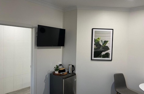 Golden Square Hotel | BENDIGO BOTANIC MOTEL- with KING BEDS-REFURBISHED 2022